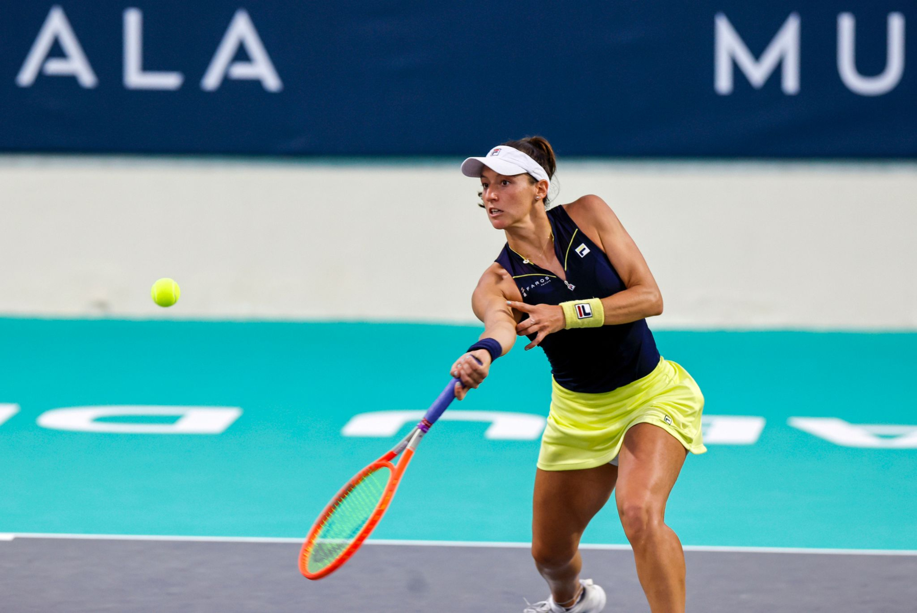 Luisa Stefani busca vaga na final neste sábado no WTA 500 de Abu